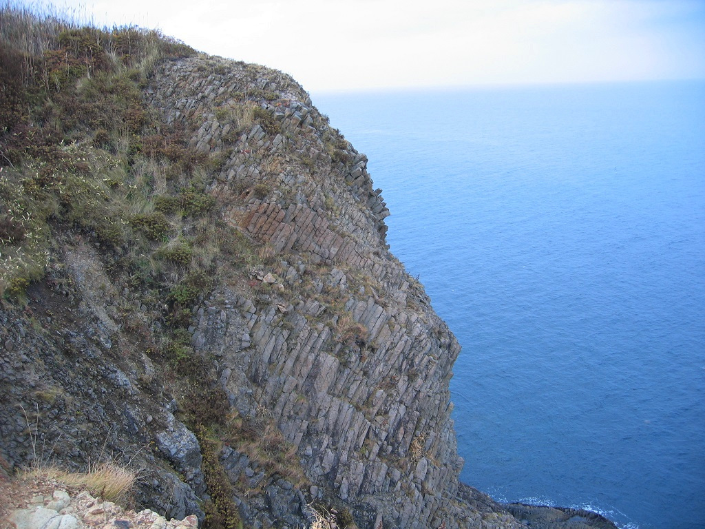高島岬の断崖